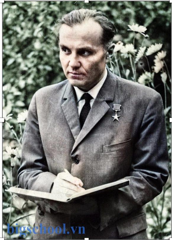 Vasyl Sukhomlynsky, the Great Ukrainian Teacher Who Gave His Heart to Children