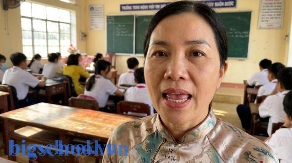 Ảnh chụp cận cảnh một giáo viên tiếng Việt đang hướng dẫn cách đặt lưỡi phát âm vần ên chuẩn xác.